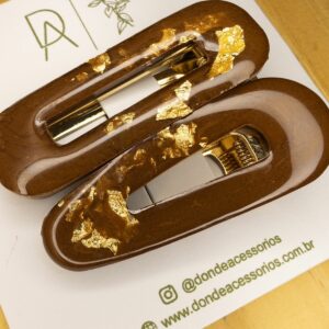 Presilha marrom/folhas de ouro