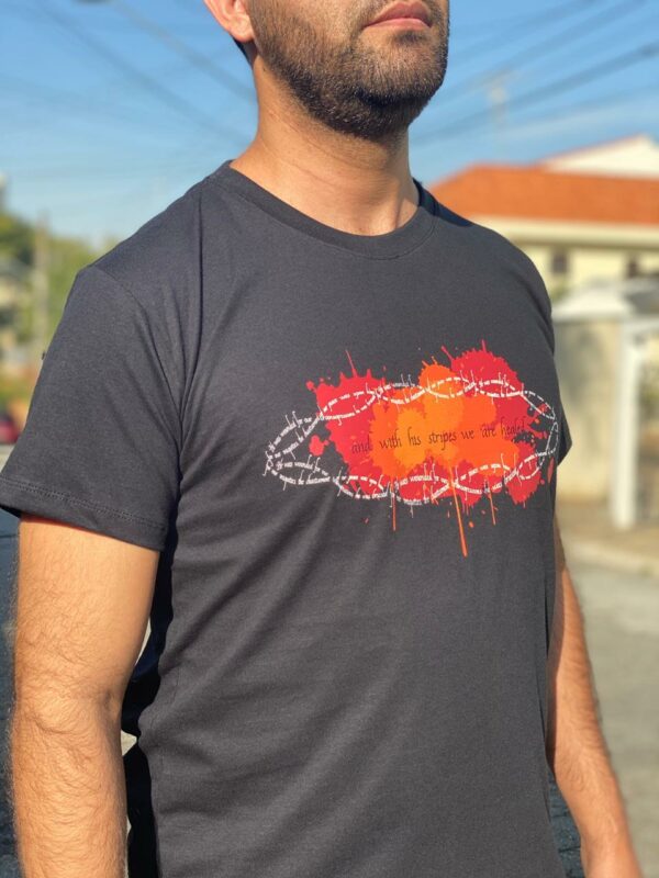 Camiseta Masculina Isaias 53:5 - Imagem 2
