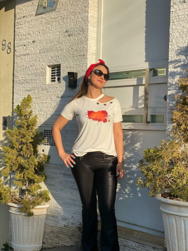 Blusa com ilhós off white – Isaias 53:5
